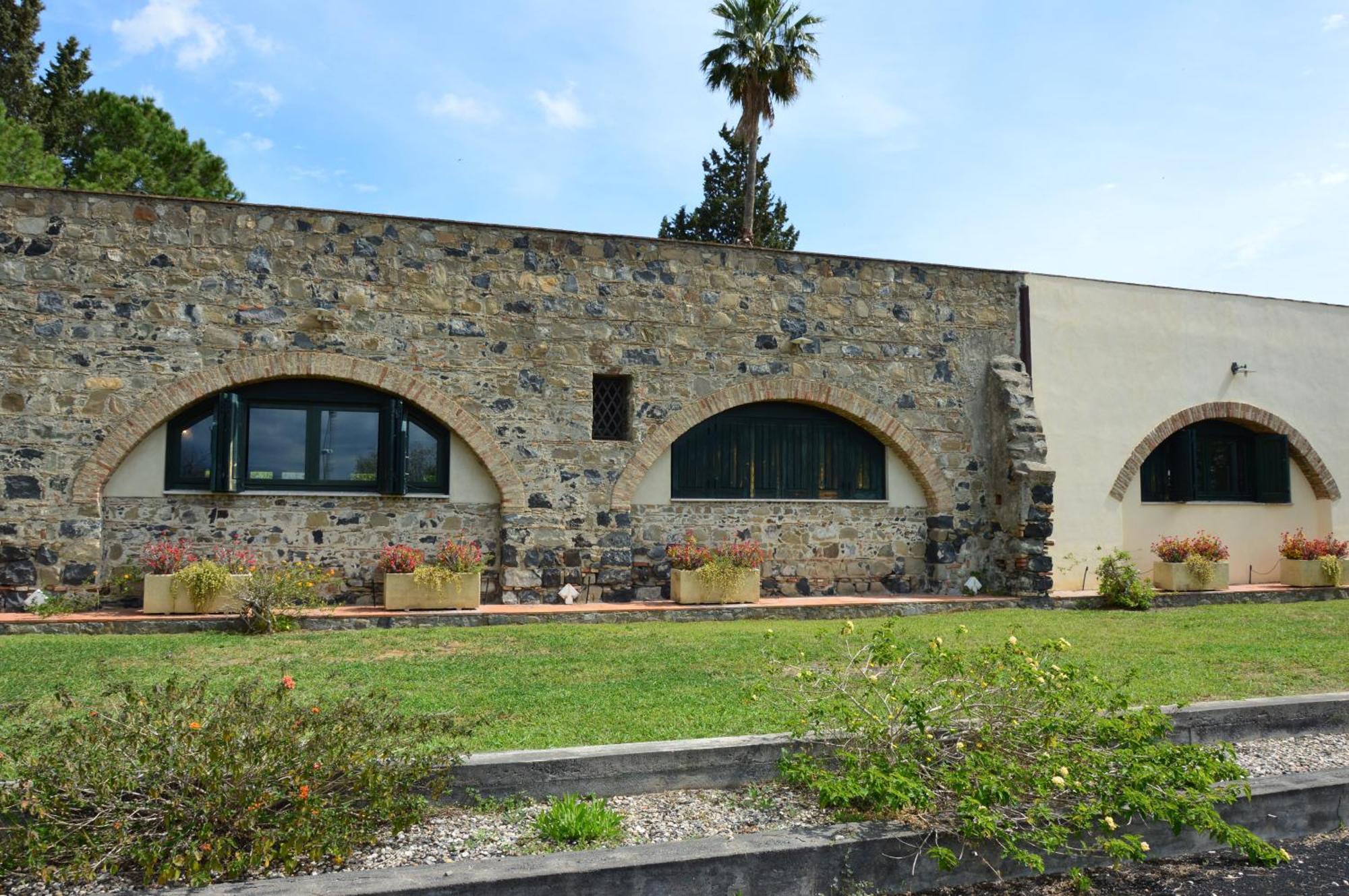 Antico Borgo Etneo Country Hotel Calatabiano Exterior foto