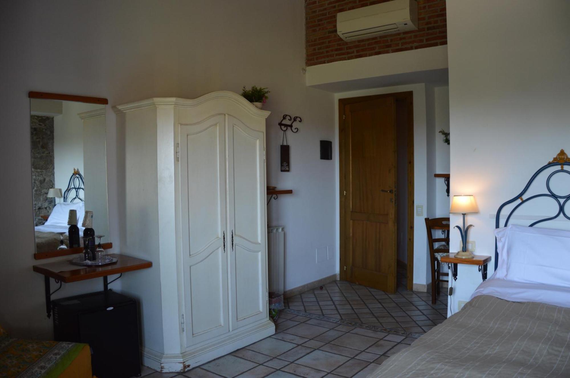 Antico Borgo Etneo Country Hotel Calatabiano Exterior foto