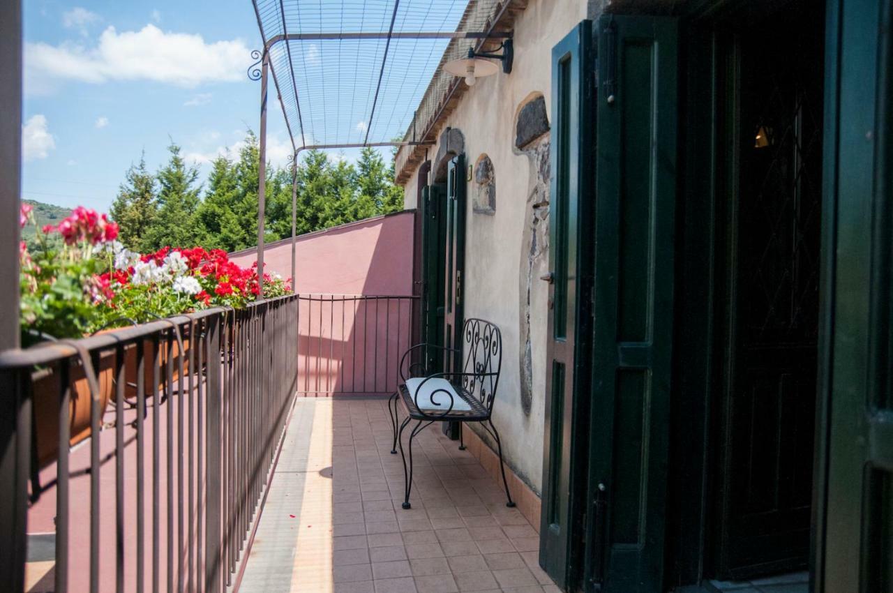 Antico Borgo Etneo Country Hotel Calatabiano Exterior foto